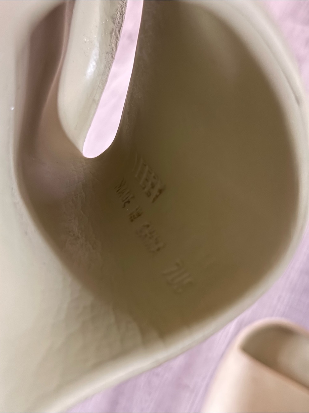 Adidas YEEZY slide like new Minimalist Slide Sandals in Tan color Kanye adidas - Picture 4 of 4